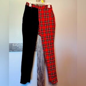 Women’s XS plaid and black pants. No chains included.